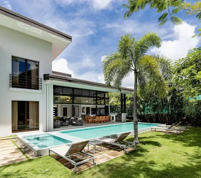 Contemporary Indoor-Outdoor Luxury Villa with Private Pool from VILLAWAY®