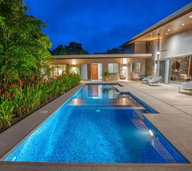 Modern Home w/pool, 24h security & steps to beach