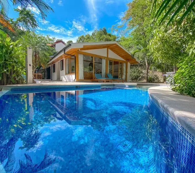 Luxury 4 Bedroom Villa walk to Playa Guiones Beach